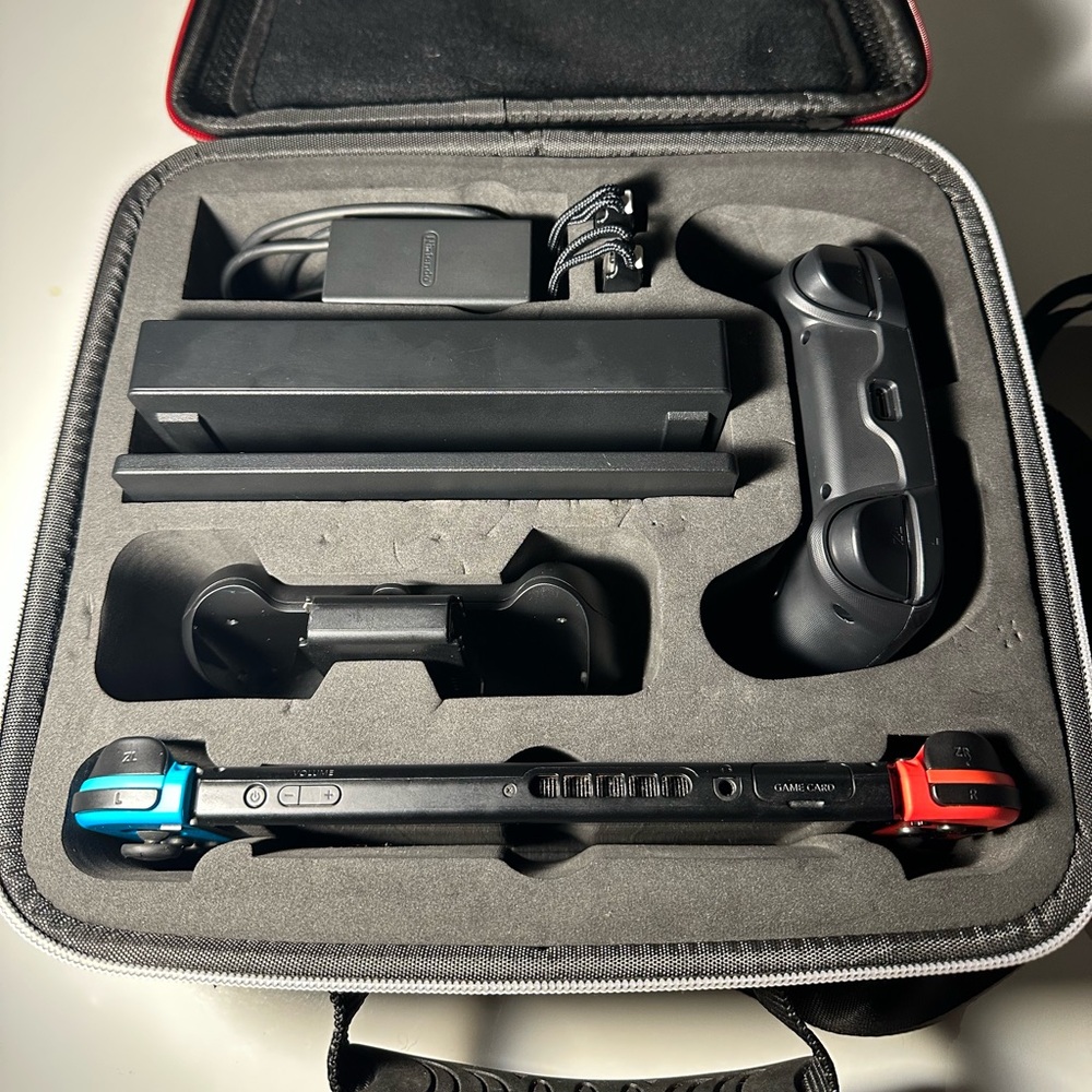 Nintendo Switch (v1) Bundle - Box items, Pro Controller, Mario Kart 8 Deluxe
